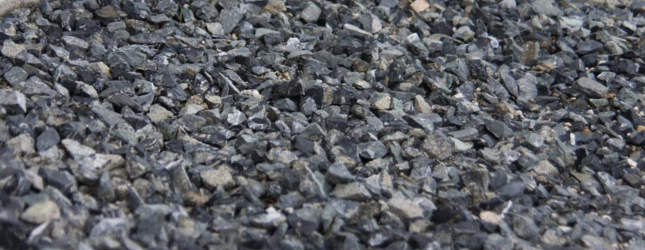 12.5mm crushed granite stones for driveways, pathways, and drainage systems, providing stability and excellent water flow
