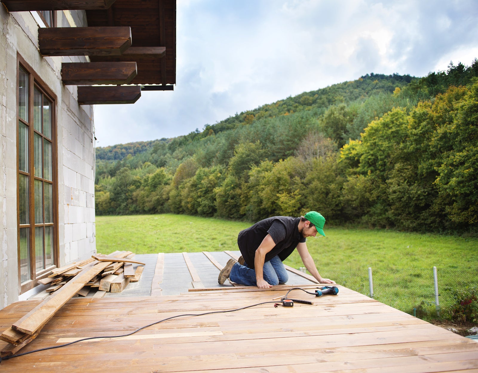 Must-Have Tools for DIY Deck Builders – The Ultimate Deck Shop