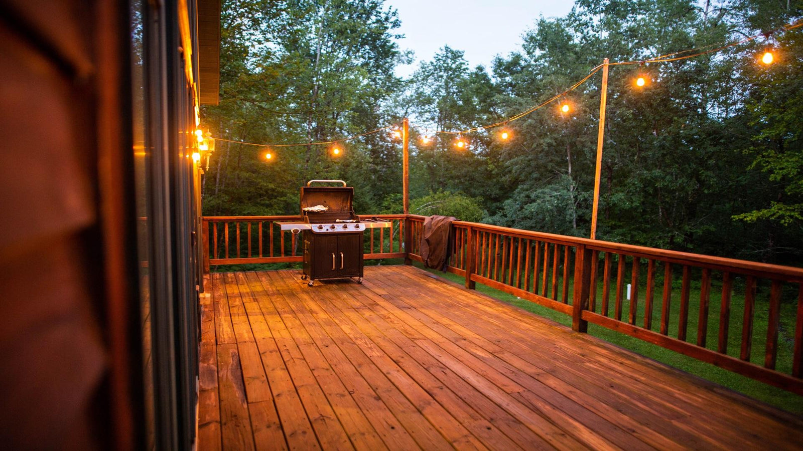 How to Install Deck Lighting for a Beautiful Backyard