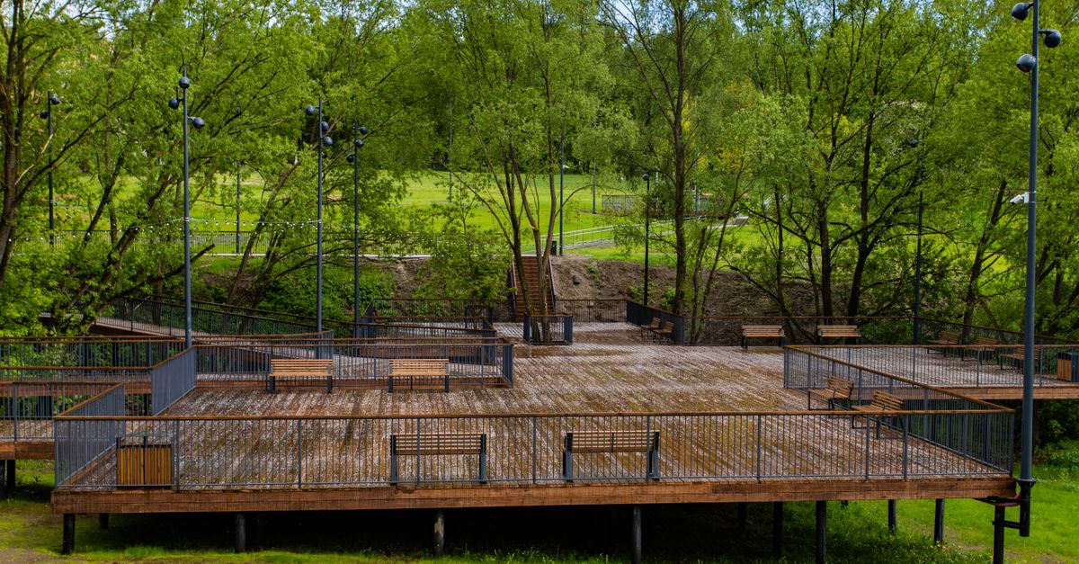 Deck Post Spacing for Real Backyard Builds: Stairs, Corners, and Long Runs