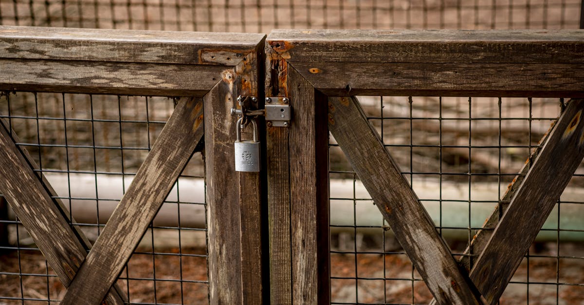 Why Gates Sag After the First Winter (and the Hardware Fix That Actually Works)