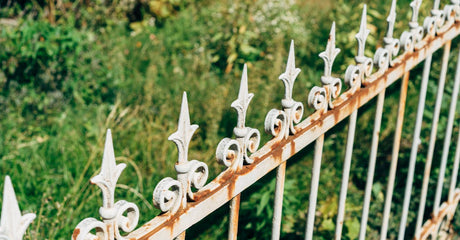 Vinyl vs Wood vs Ornamental Metal Fencing: What’s Quietest and Strongest in High Wind