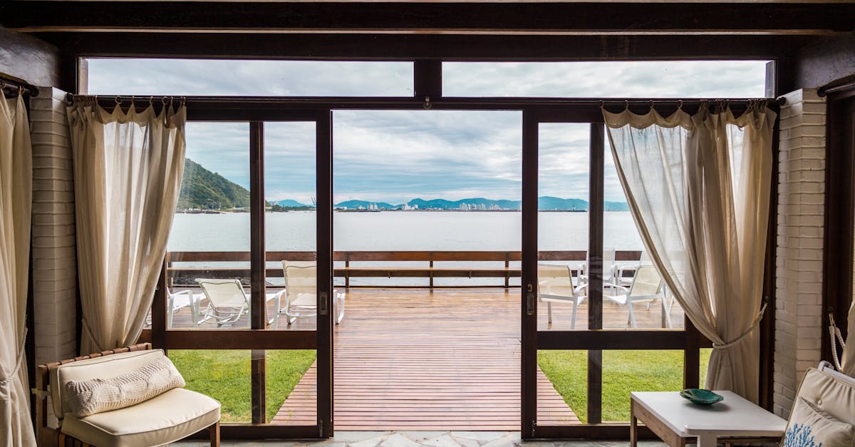 How to Achieve a Flawless Deck Railing Upgrade: Using HOFT Rail Fillers, Glass Sealer Kits, and Extra Spacers for Modern Privacy and Style