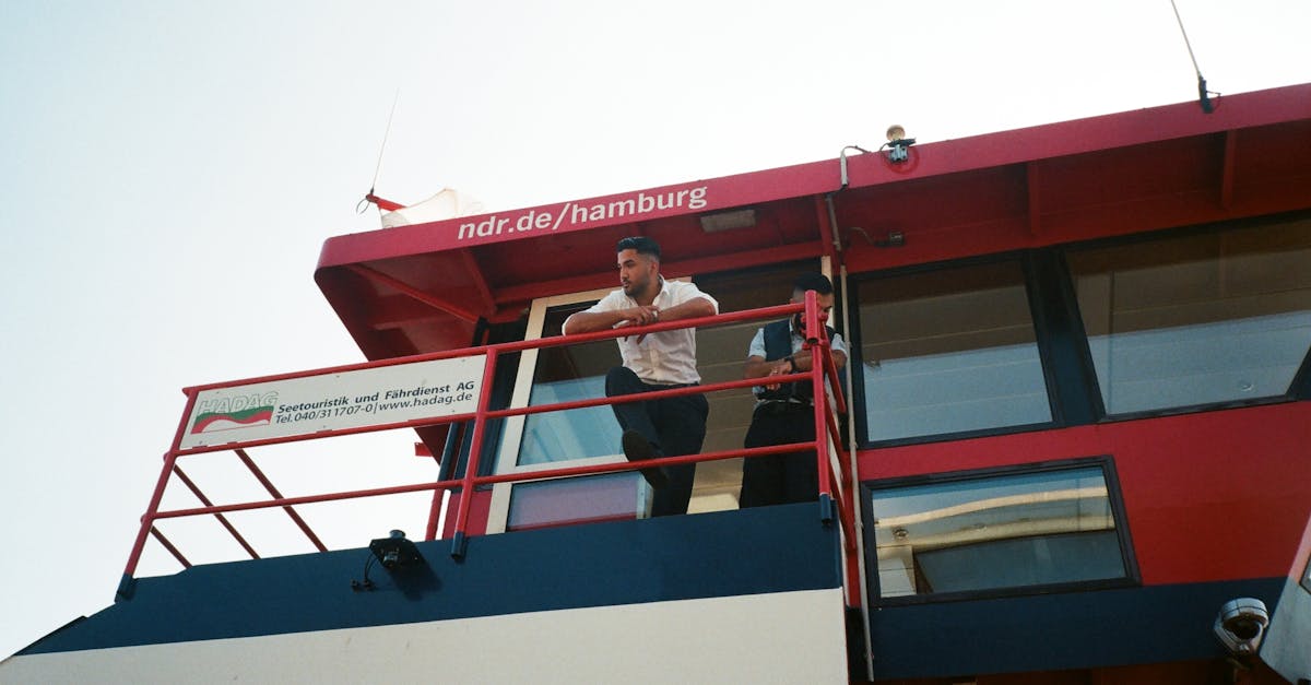 Invisible Deck Railing: A Complete Guide to Glass, Cable, and Frameless Systems