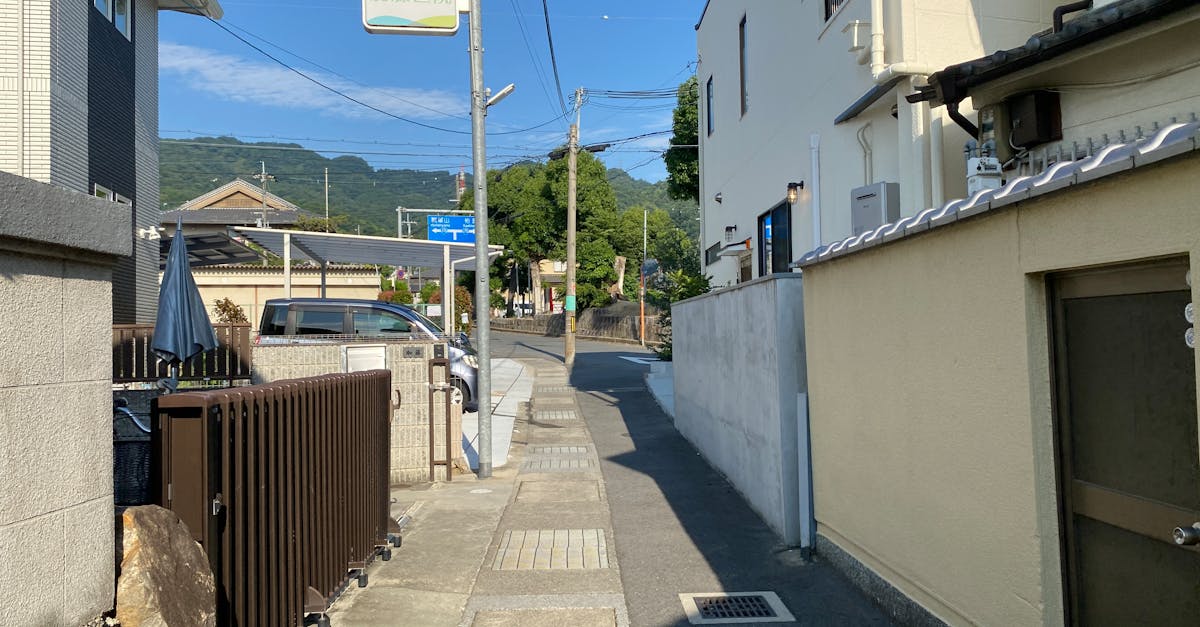 How to Build a High-Privacy, Modern Fence in Saskatchewan: Using HOFT Panels, Glass Kits, and Smart Accessories for Stylish Outdoor Spaces