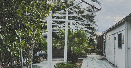 How to Design the Perfect Outdoor Entertainment Zone: Shade, Lighting, and Power Solutions for Modern Decks