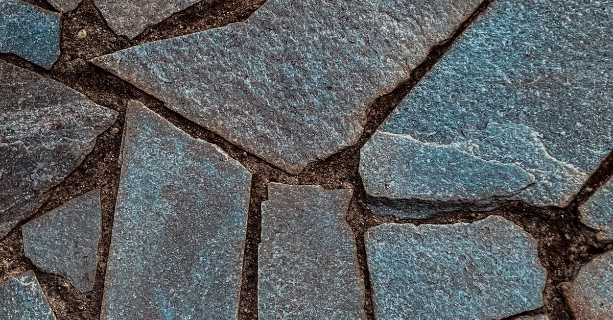 Flagstone Pavers for Canadian Backyards: Patterns, Base Prep, and Design Fit