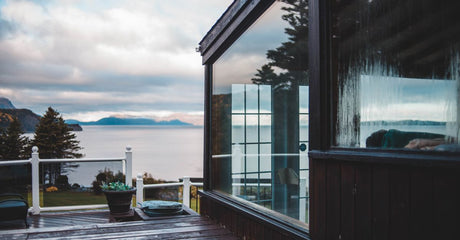 Cable Railing vs Glass Railing for Windy Canadian Decks